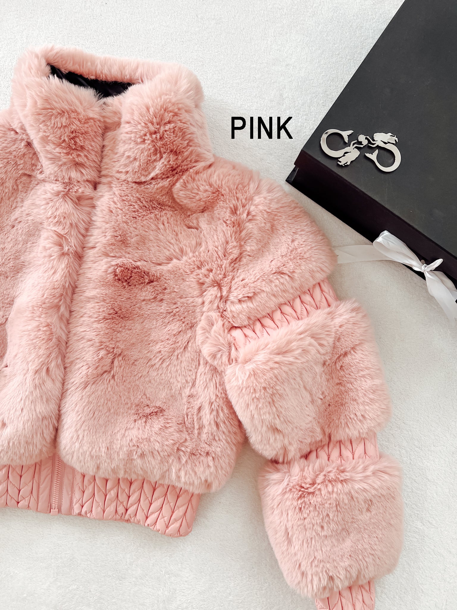 【DEARMINE】Curd Snow Barrel Jacket Best find this winter: A *cute* snow-proof bag to ski with